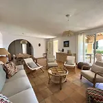 L'oulivo, Pour 10 Personnes Avec Piscine Privee Dans Le Domaine De Valcros A Villa La Londe-les-Maures